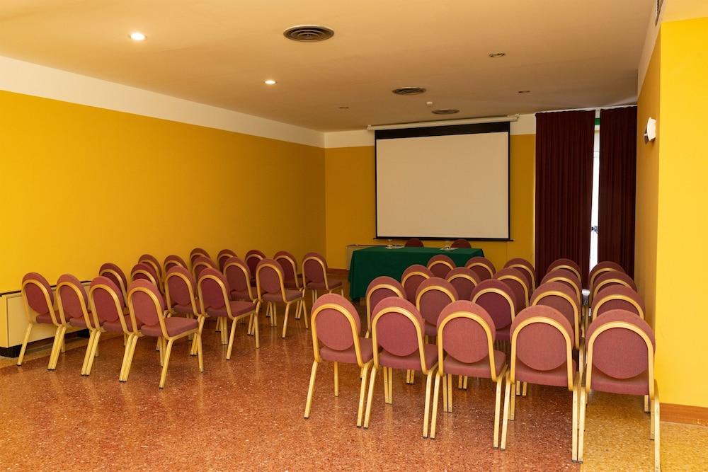 אלטאווילה מיליציה Hotel Torre Normanna מראה חיצוני תמונה