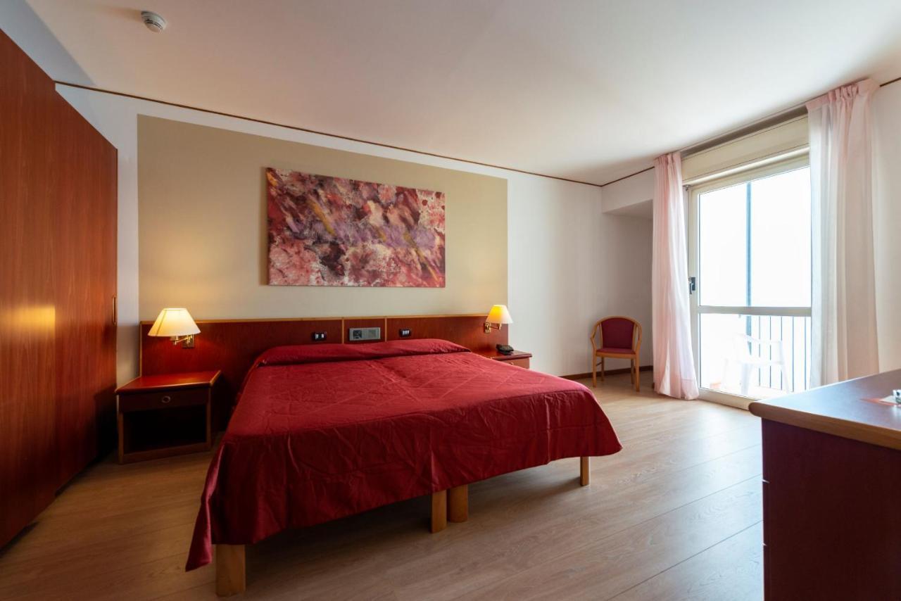 אלטאווילה מיליציה Hotel Torre Normanna מראה חיצוני תמונה