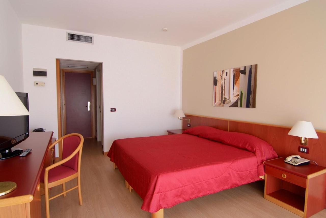 אלטאווילה מיליציה Hotel Torre Normanna מראה חיצוני תמונה