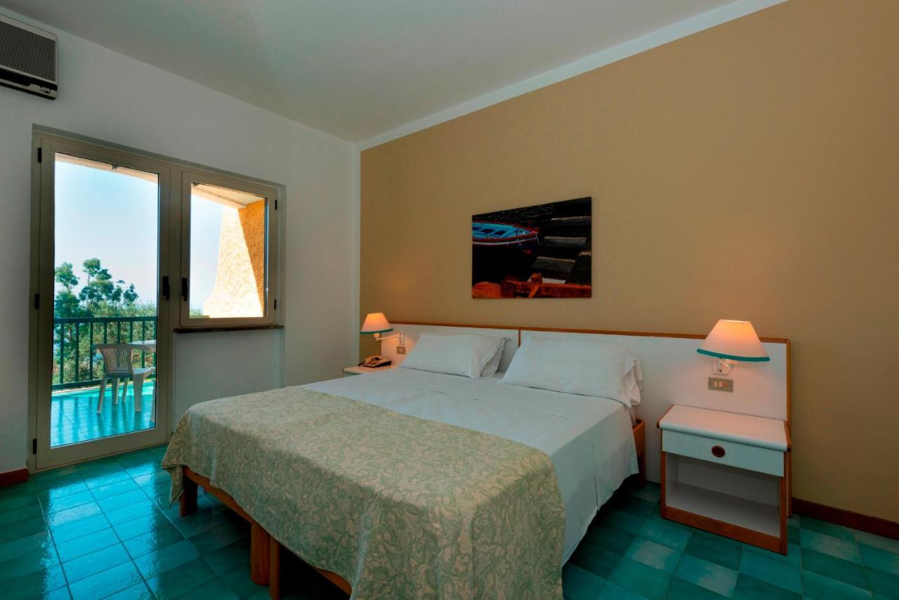 אלטאווילה מיליציה Hotel Torre Normanna מראה חיצוני תמונה